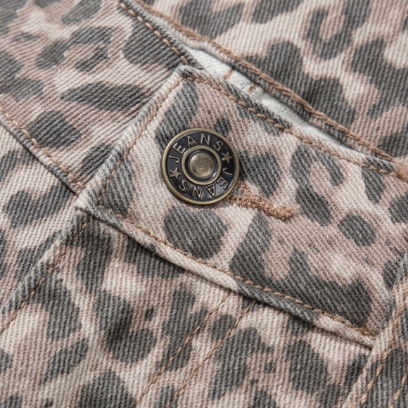 Neutral Leopard-Print Wide Leg Pants - Picture 5 of 13